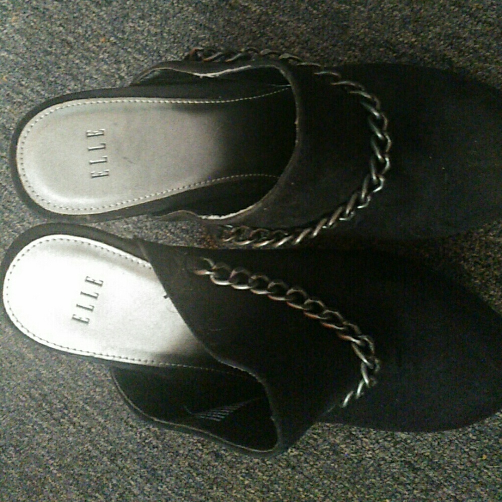Elle size 6 with 3 inch heel slip on